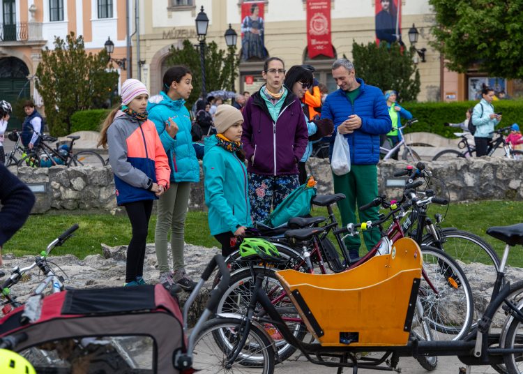 Kerékpárosok lepték el Vácot (képgaléria)
