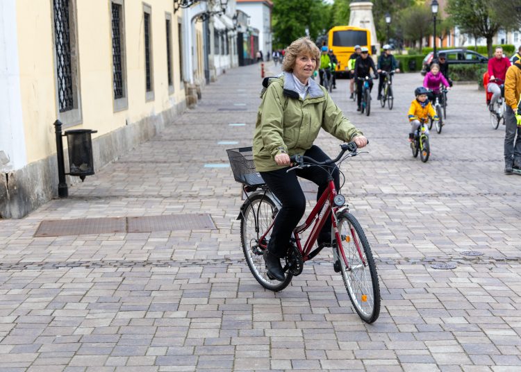 Kerékpárosok lepték el Vácot (képgaléria)
