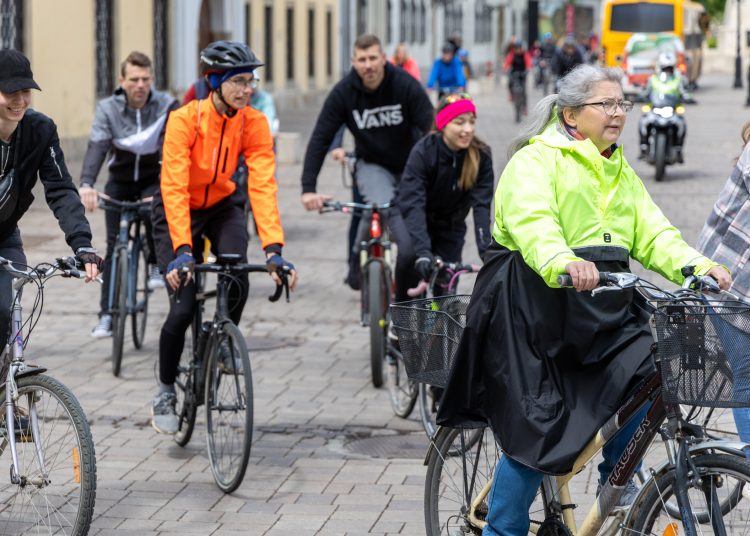 Kerékpárosok lepték el Vácot (képgaléria)
