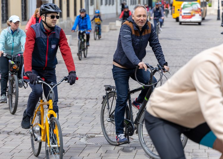 Kerékpárosok lepték el Vácot (képgaléria)