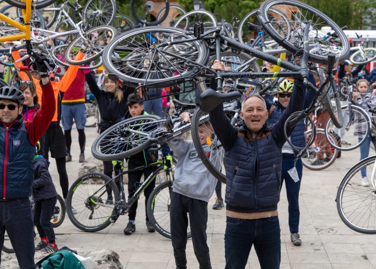 Kerékpárosok lepték el Vácot (képgaléria)