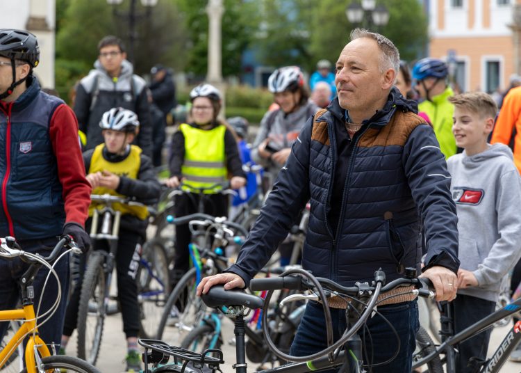 Kerékpárosok lepték el Vácot (képgaléria)