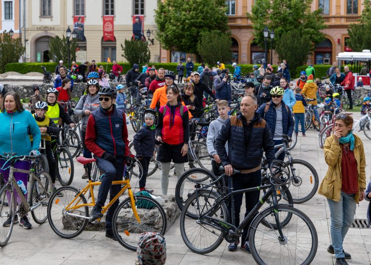 Kerékpárosok lepték el Vácot (képgaléria)