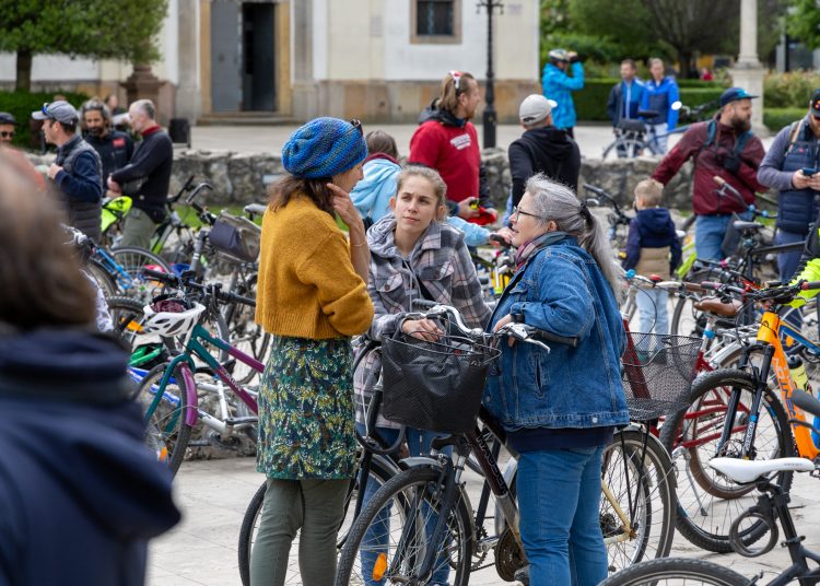 Kerékpárosok lepték el Vácot (képgaléria)