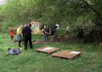 A Waldorf diákjai serénykedtek a Munkácsy parkban – videóval