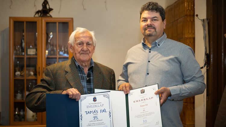 A város köszöntötte a szépkorú Tamás Pált