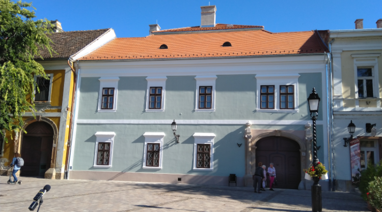 Megmentett épületek és szépülő belváros