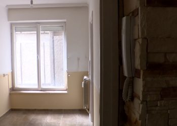 A jó állapotban átadott önkormányzati lakásokba rövid időn belül költözhet új bérlő – a tapasztalatok szerint azonban több a lelakott ingatlan