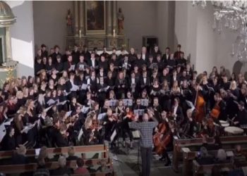 A Toneheim norvég kórus ad koncertet a Piarista templomban