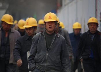 Könnyített szabályokkal alkalmazhatóak a vendégmunkások, ha a paksi bővítésen vagy a Belgrád-Budapest vasútvonal fejlesztésén dolgoznak