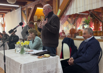 M2-es Gombási úti lehajtó, terjeszkedő akkugyár és stabil áramellátást igénylő családok – ezek voltak a sejcei fórum fő témái