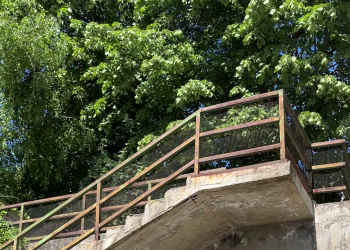 Hamarosan biztonságosabb lesz a Végh Dezső utcai lépcsősor – videóval