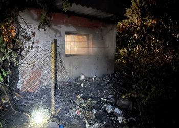 Kigyulladt egy melléképület csütörtökön este a Búzavirág utcában