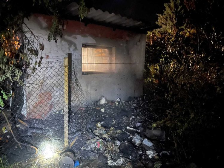 Kigyulladt egy melléképület csütörtökön este a Búzavirág utcában