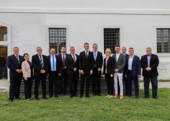 Szóba sem került a váci híd vagy a gödi akkumulátorgyár a Fidesz fórumán