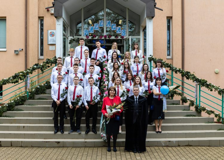 Galéria: így ballagtak a váci diákok