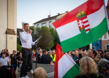 „Lépésről lépésre, tégláról téglára visszaszerezzük az országunkat”
