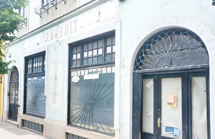 Három éve elvállalta, de még mindig nem újította fel a Pikmajer homlokzatát Turi Balázs