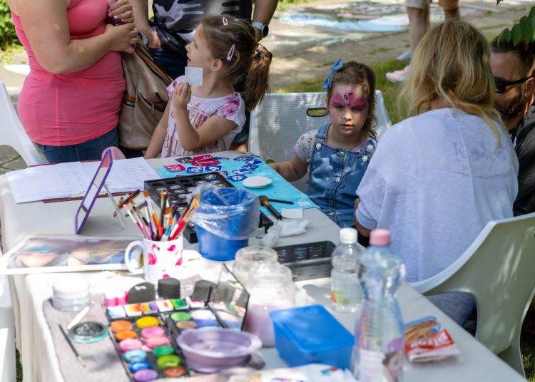 Rég nem látott tömeg a KRESZ parkban; Deákvár családi nappal ünnepelte 125. születésnapját (fotógaléria)