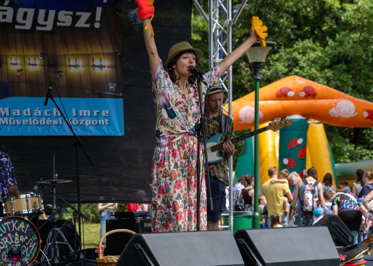 Rég nem látott tömeg a KRESZ parkban; Deákvár családi nappal ünnepelte 125. születésnapját (fotógaléria)