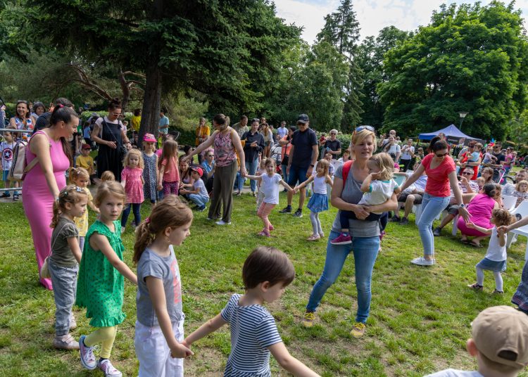 Rég nem látott tömeg a KRESZ parkban; Deákvár családi nappal ünnepelte 125. születésnapját (fotógaléria)