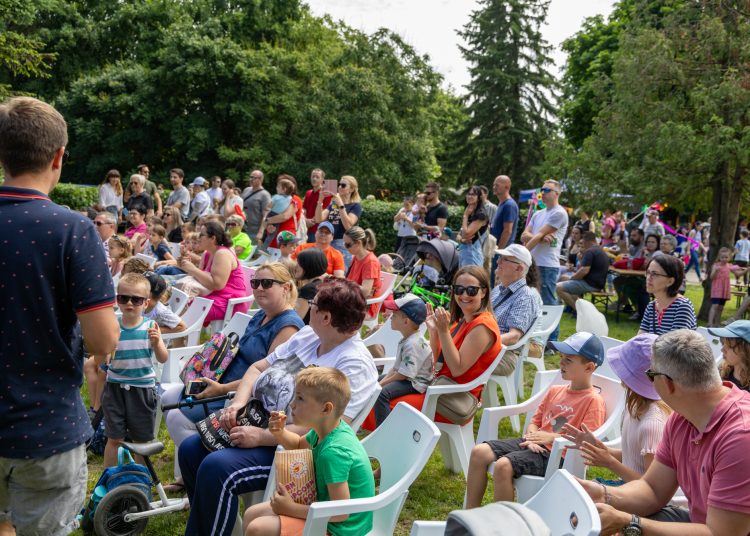 Rég nem látott tömeg a KRESZ parkban; Deákvár családi nappal ünnepelte 125. születésnapját (fotógaléria)