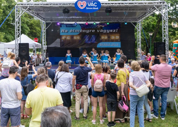 Rég nem látott tömeg a KRESZ parkban; Deákvár családi nappal ünnepelte 125. születésnapját (fotógaléria)