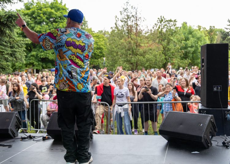 Rég nem látott tömeg a KRESZ parkban; Deákvár családi nappal ünnepelte 125. születésnapját (fotógaléria)