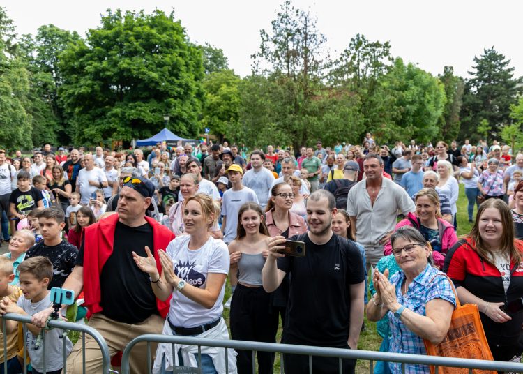 Rég nem látott tömeg a KRESZ parkban; Deákvár családi nappal ünnepelte 125. születésnapját (fotógaléria)