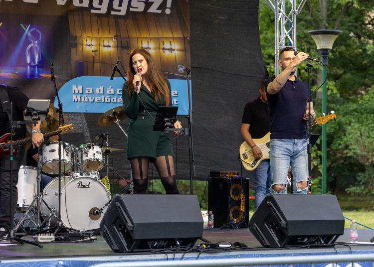 Rég nem látott tömeg a KRESZ parkban; Deákvár családi nappal ünnepelte 125. születésnapját (fotógaléria)