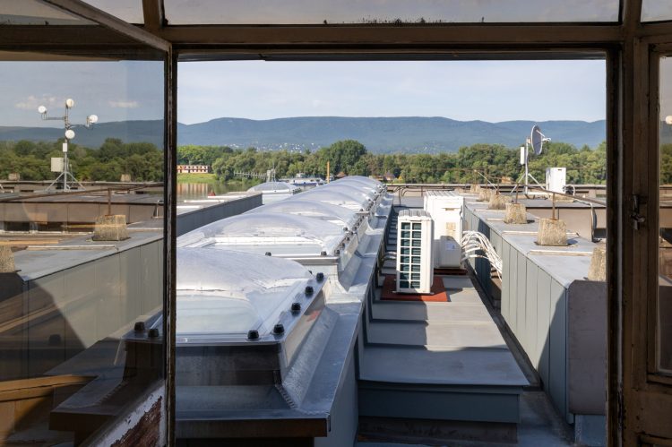 Csapadék- és porminták elemzésével méri a váci önkormányzat a gödi akkugyár légszennyezését