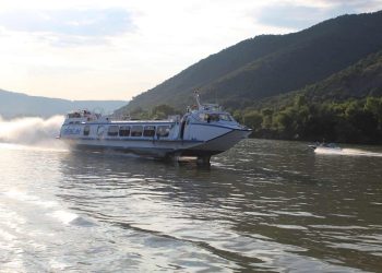 Szombattól menetrend szerinti szárnyashajójárat indul Vác érintésével