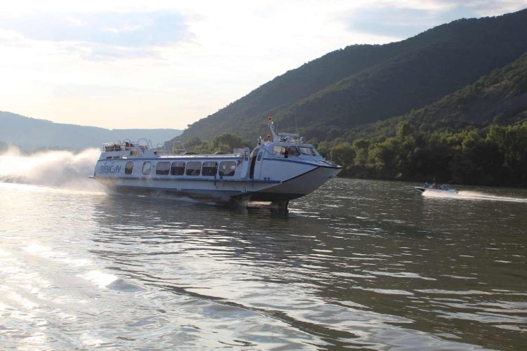 Szombattól menetrend szerinti szárnyashajójárat indul Vác érintésével