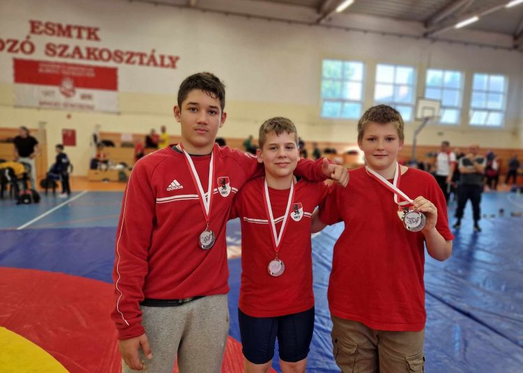 Három ezüstérmet hoztak a váci birkózók az országos bajnokságról