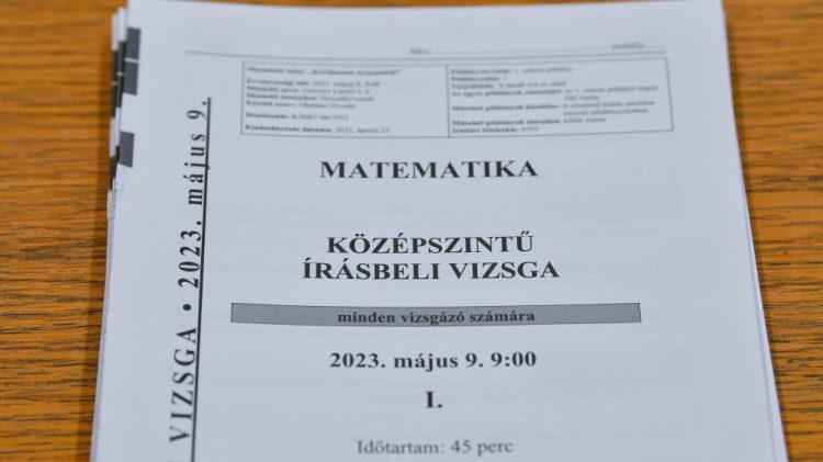 Matematikával folytatódott az írásbeli érettségi