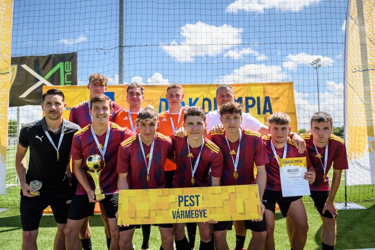 Futball – Óriási csatában, a váci iskolások nyerték a diákolimpiát