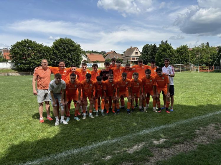 Bajnok a deákvári foci utánpótláscsapat