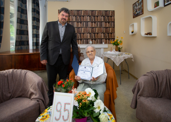 Isten éltesse Jolán nénit!