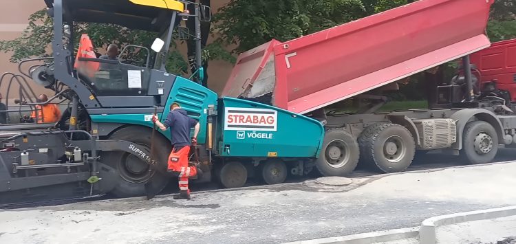 Felújítási munkák két deákvári részen is