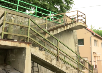 Hamarosan befejeződik a Végh Dezső utcai lépcső felújítása