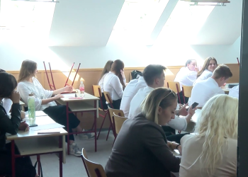 Folytatódik az érettségi, ma angolból bizonyítottak a diákok