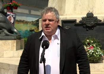 Ingyenessé tenné a tömegközlekedést Vácon Fördős Attila