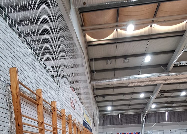 Felújítják a sportcsarnok játékterét