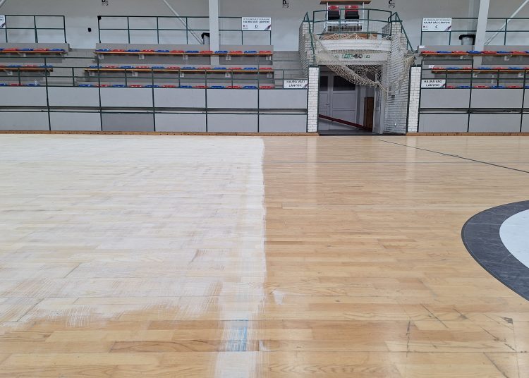 Felújítják a sportcsarnok játékterét