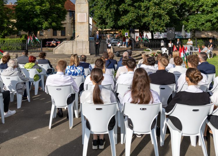 Váci megemlékezés a nemzeti összetartozás napján