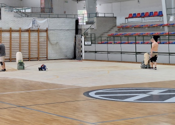 Felújítják a sportcsarnok játékterét