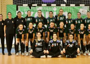 Világbajnoki ezüstös váci lányok