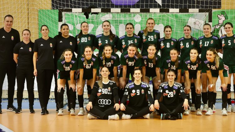 Világbajnoki ezüstös váci lányok