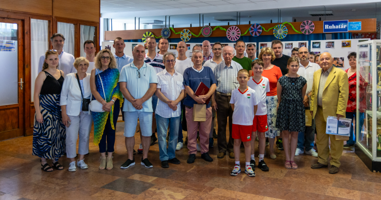 Hat évtized a gombfocitól a szektorlabdáig