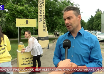 2RK: a magyar fiataloknak nem alternatíva kínai akkugyárakban dolgozni